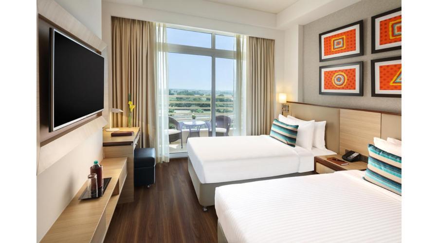 Sandal Suites By Lemon Tree Hotels Noida Exterior photo